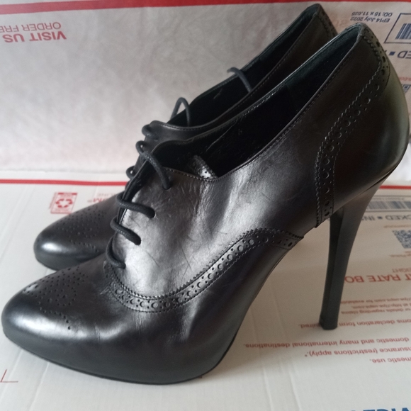 Ralph Lauren Purple Label Black Heels Oxford Booties 7 - Picture 6 of 9